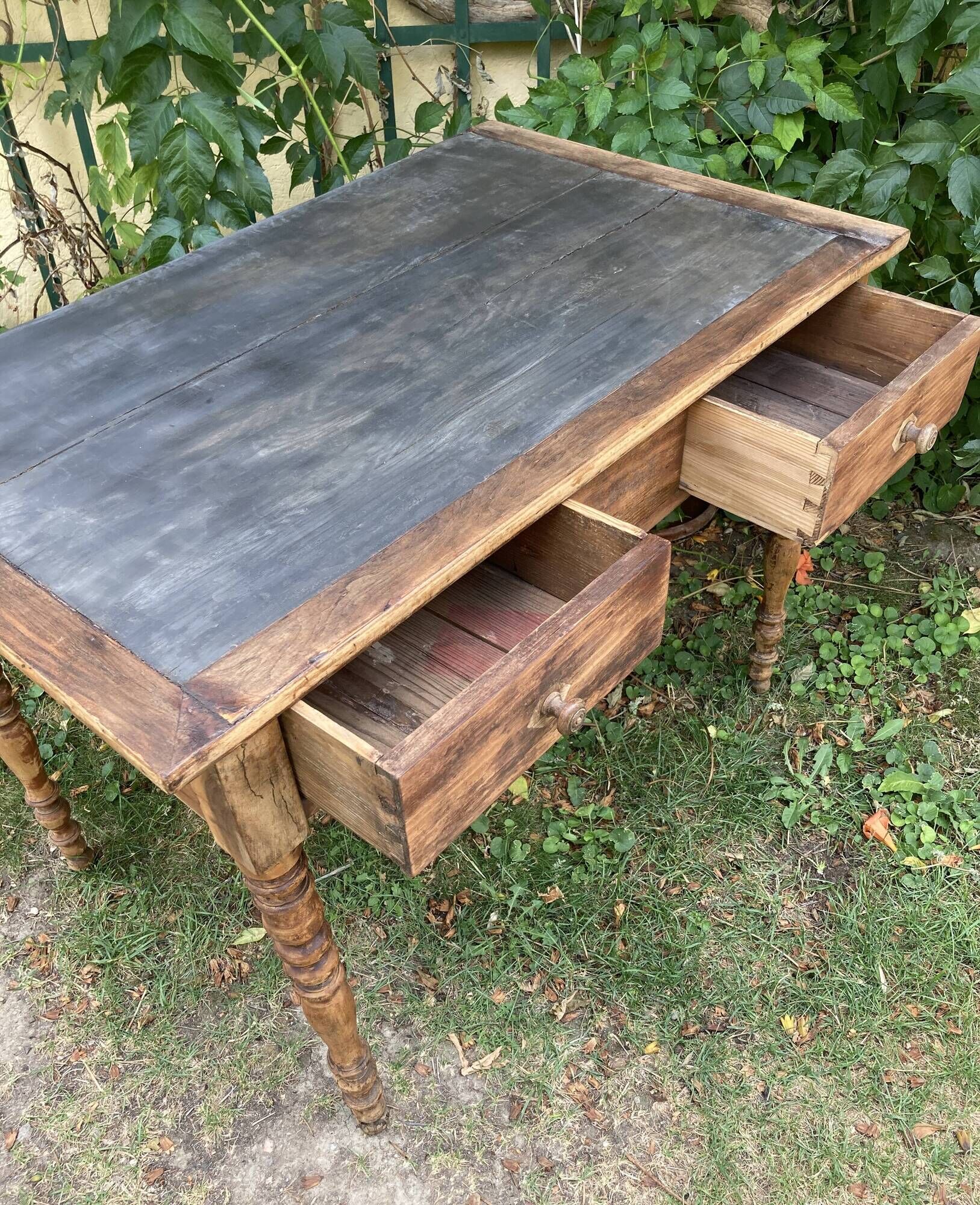 Small antique desk - beautiful patina - 99 x 60