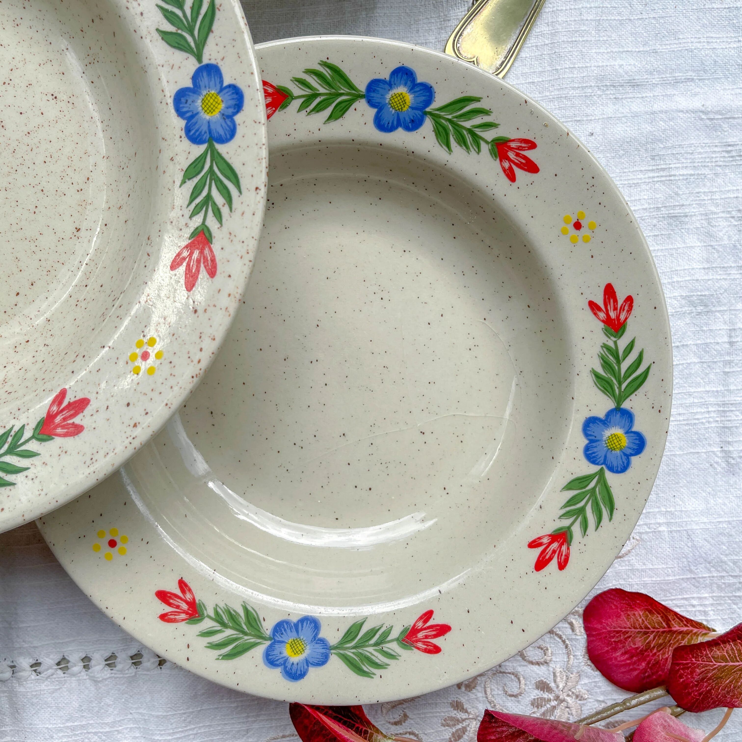 5 soup plates in speckled beige stoneware with floral pattern Tulowice Poland 1970