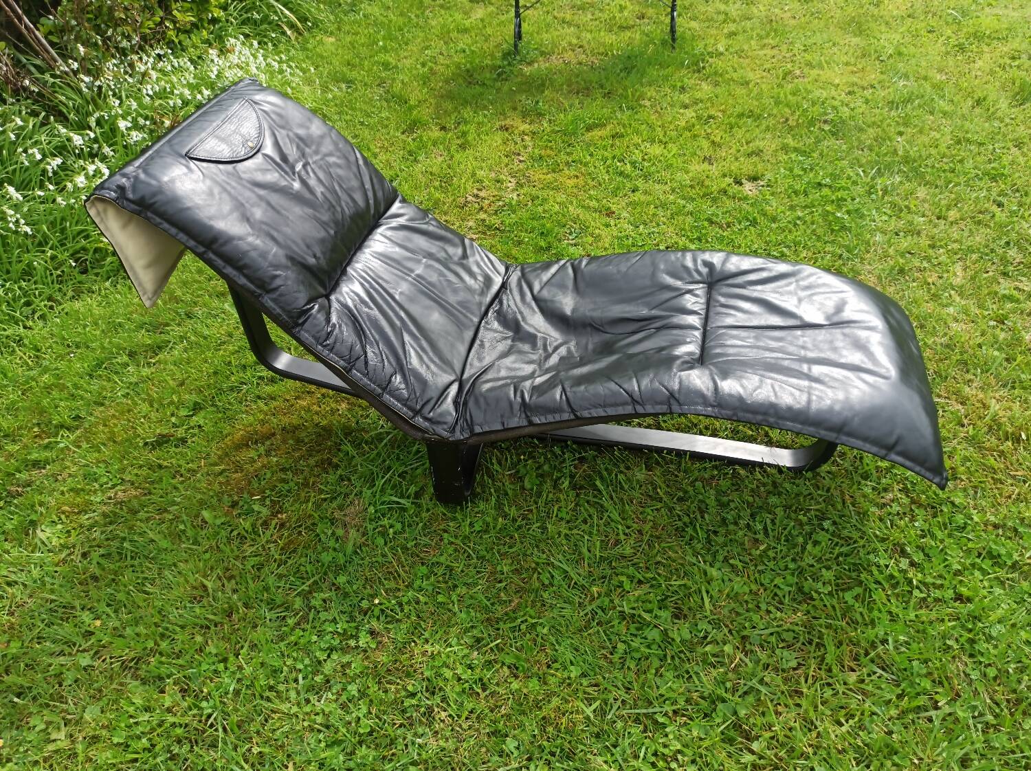Black leather lounge chair by Ingmar and Knut RELLING for WESTNOFA