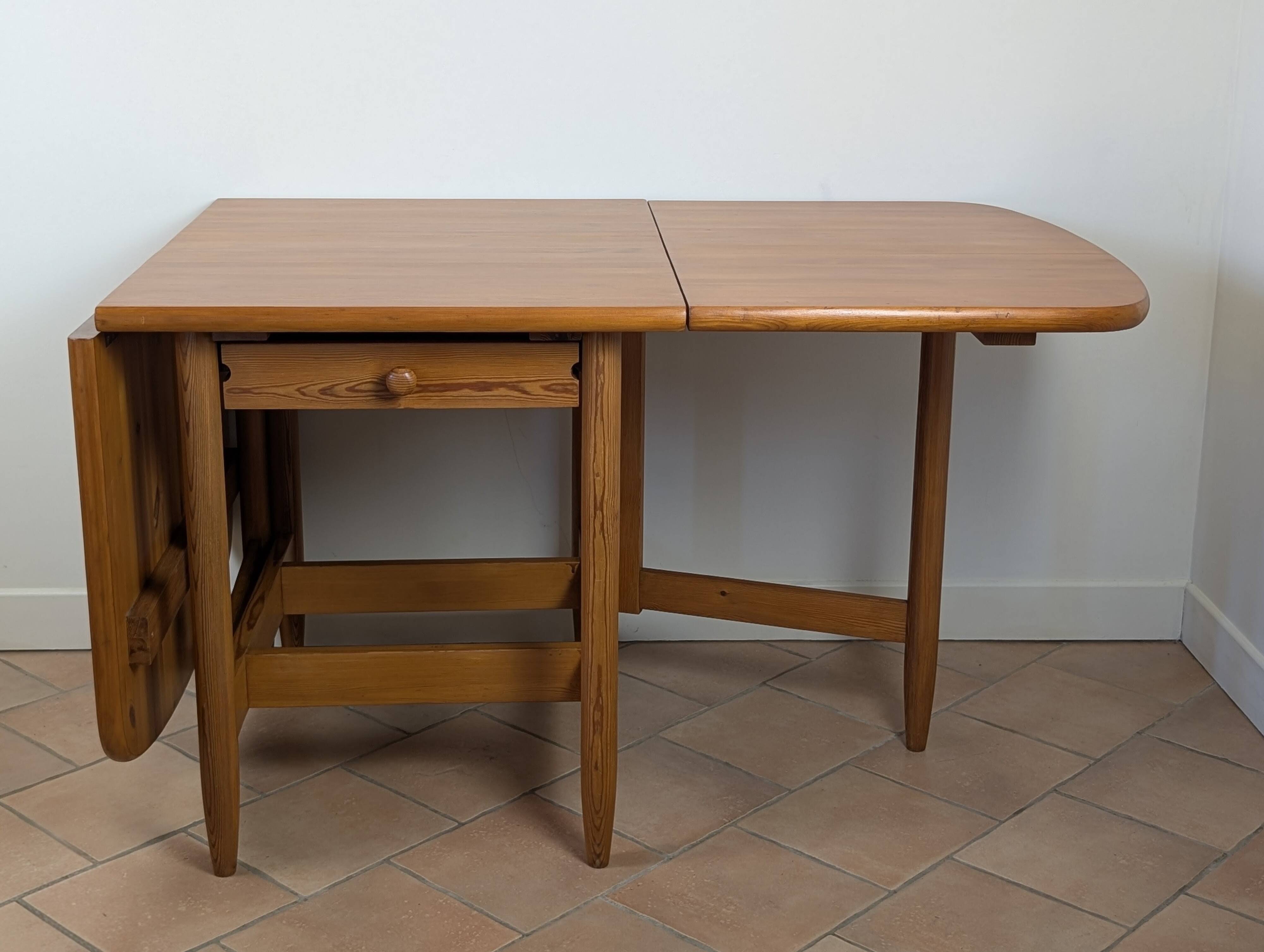 Table en pin massif Eero Aarnio