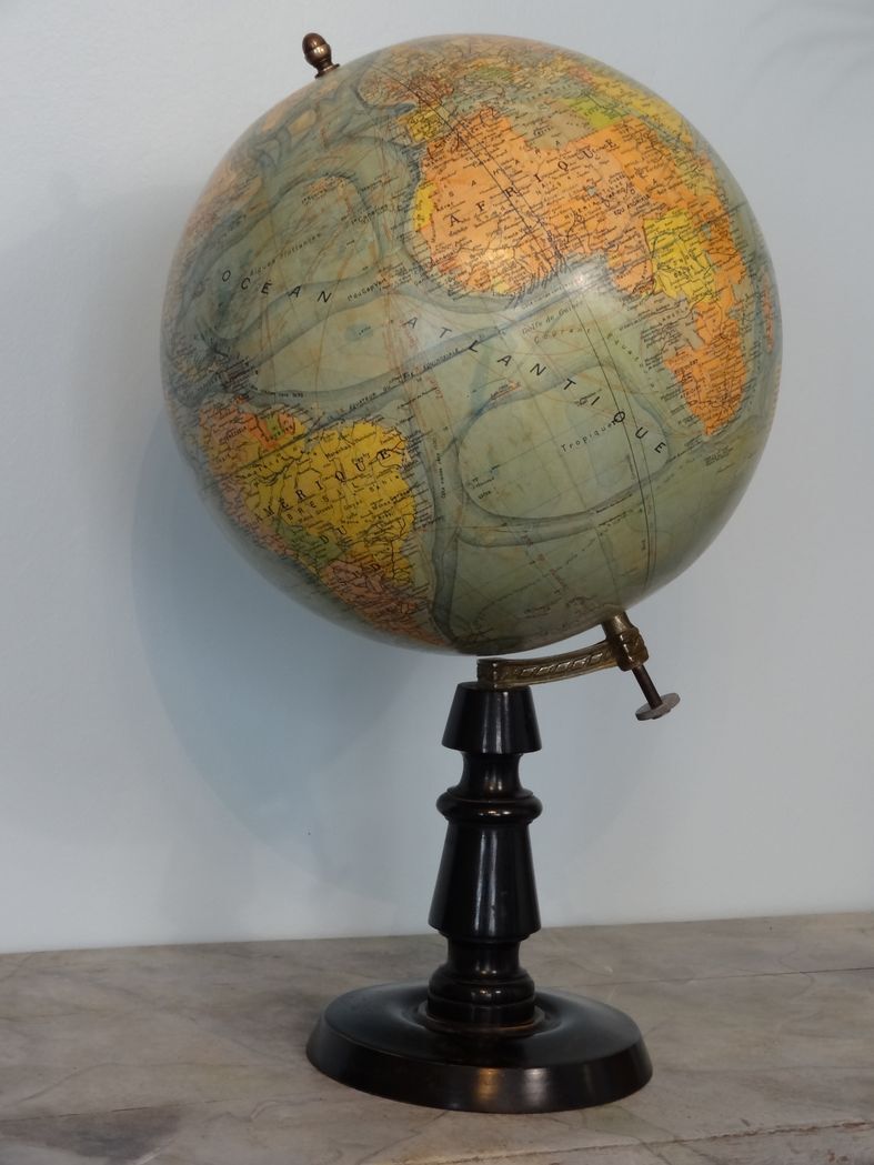 Globe terrestrial Forest late nineteenth / early twentieth wood base turned