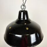 Lampe d’usine industrielle en émail noir avec dessus en fer, années 1960
