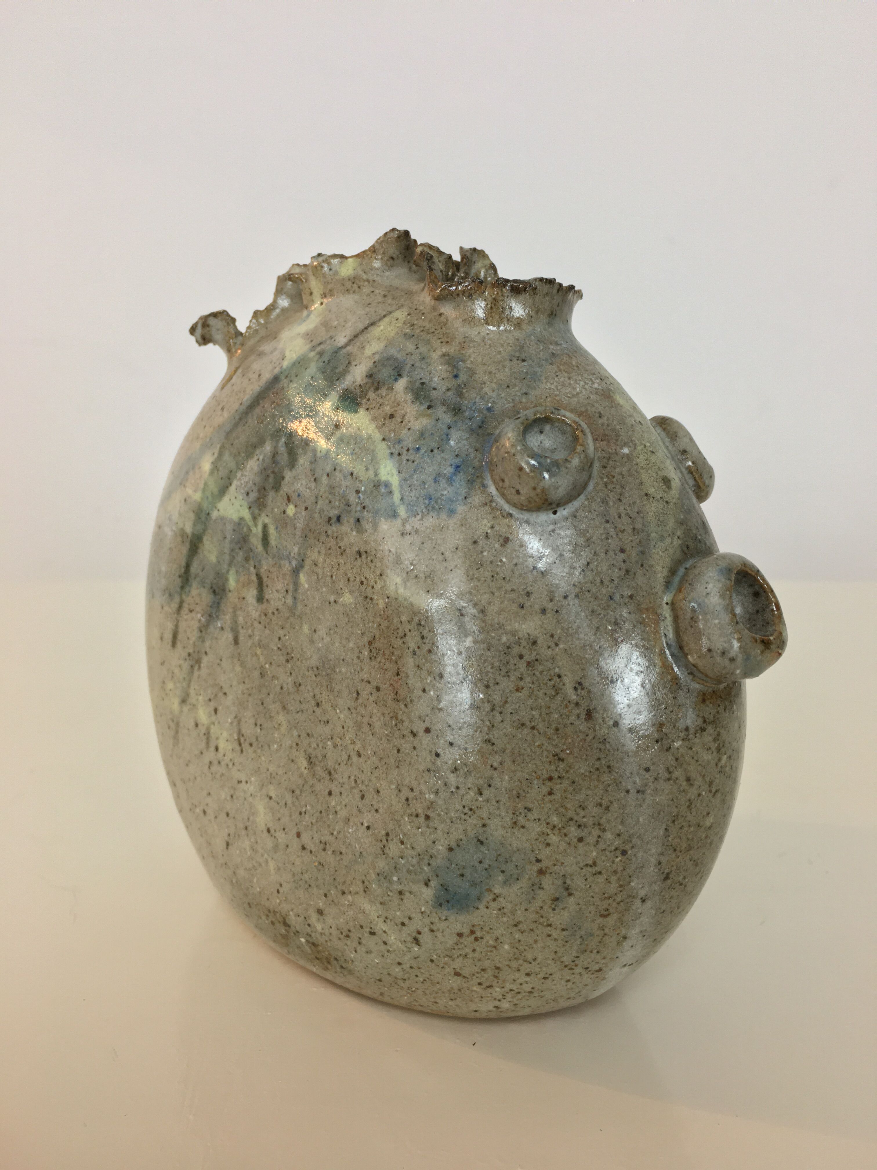 Vase pique fleurs zoomorphe par Alexandre Kostanda, poisson céramique