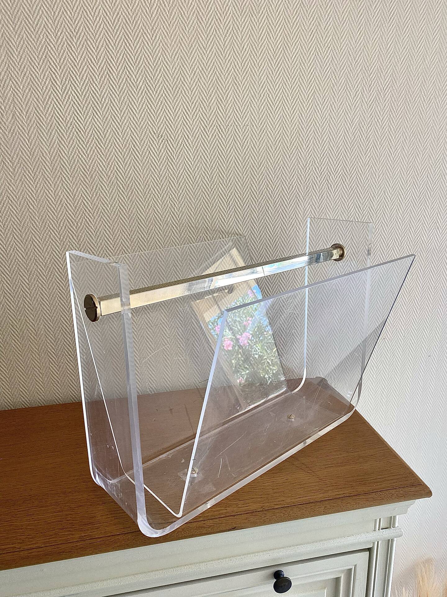 Vintage magazine rack in plexiglass by David Lange.