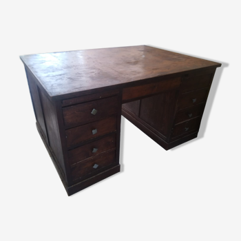 Double-sided desk