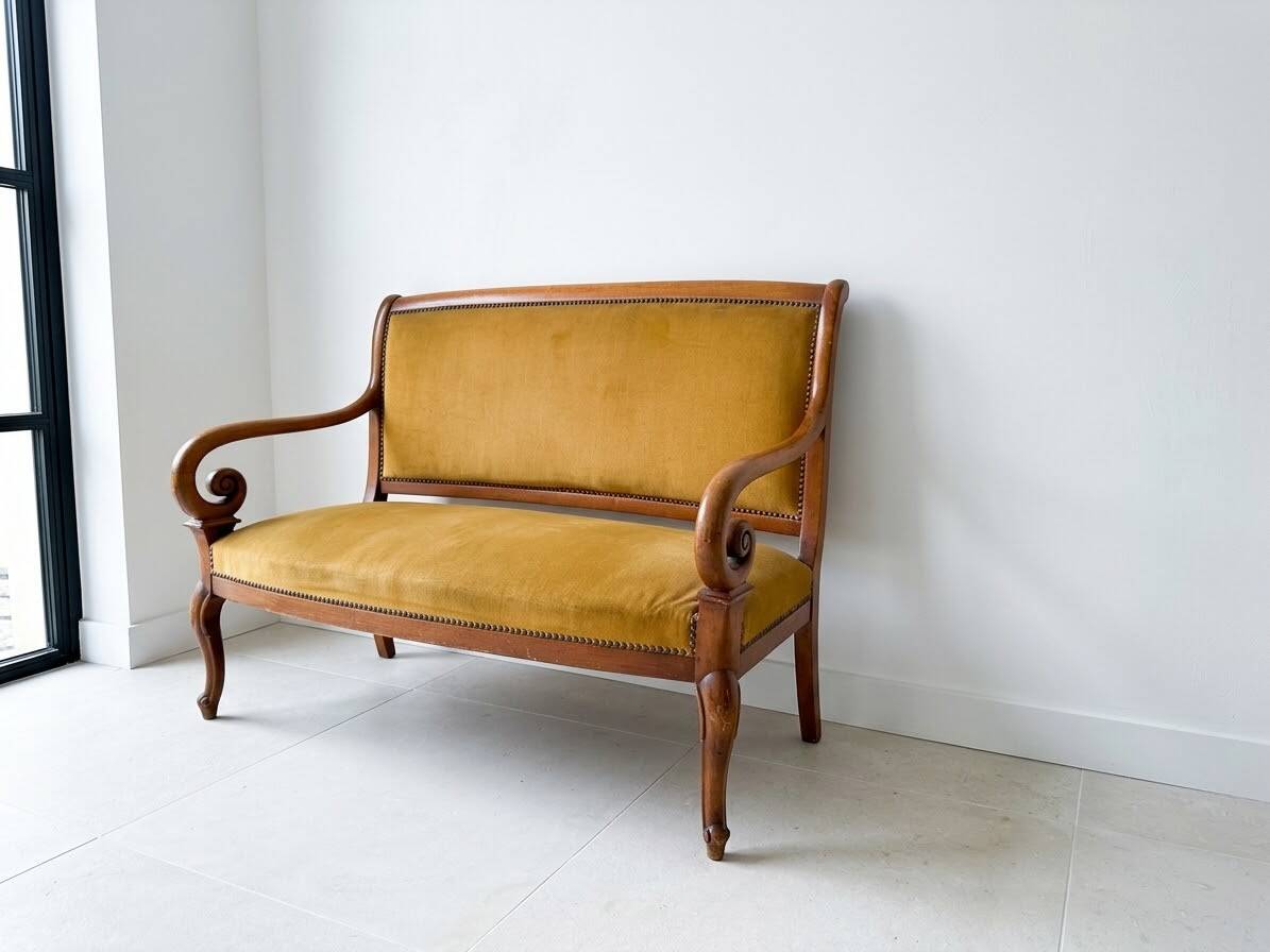 Authentic period wooden canapé