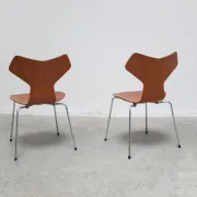 Early pair of 'Grand Prix' chairs by Arne Jacobsen for Fritz Hansen, 1957