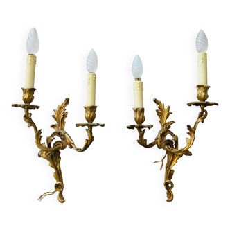 Pair of Louis XV bronze wall lights decorated with acanthus leaves