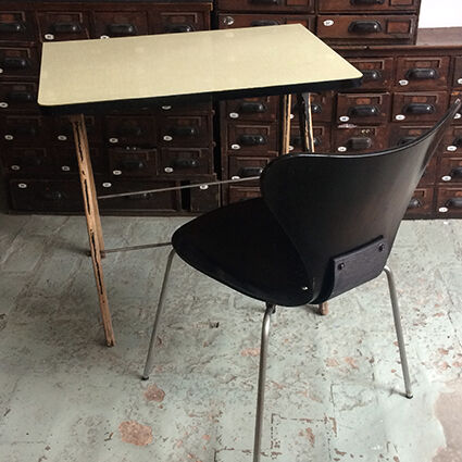 Child office feet compass