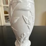 Vase with parrots