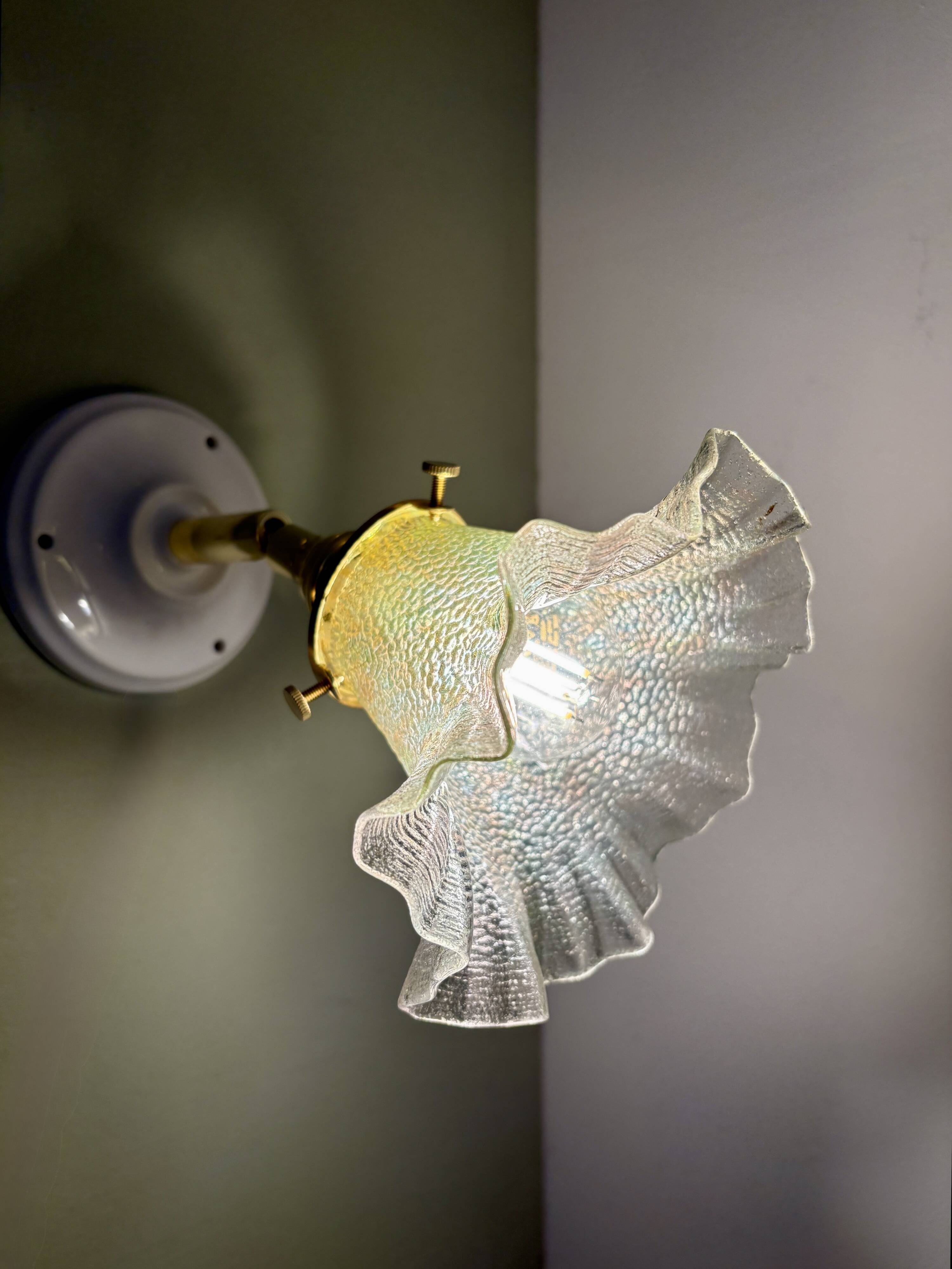 Vintage tulip wall light in iridescent glass