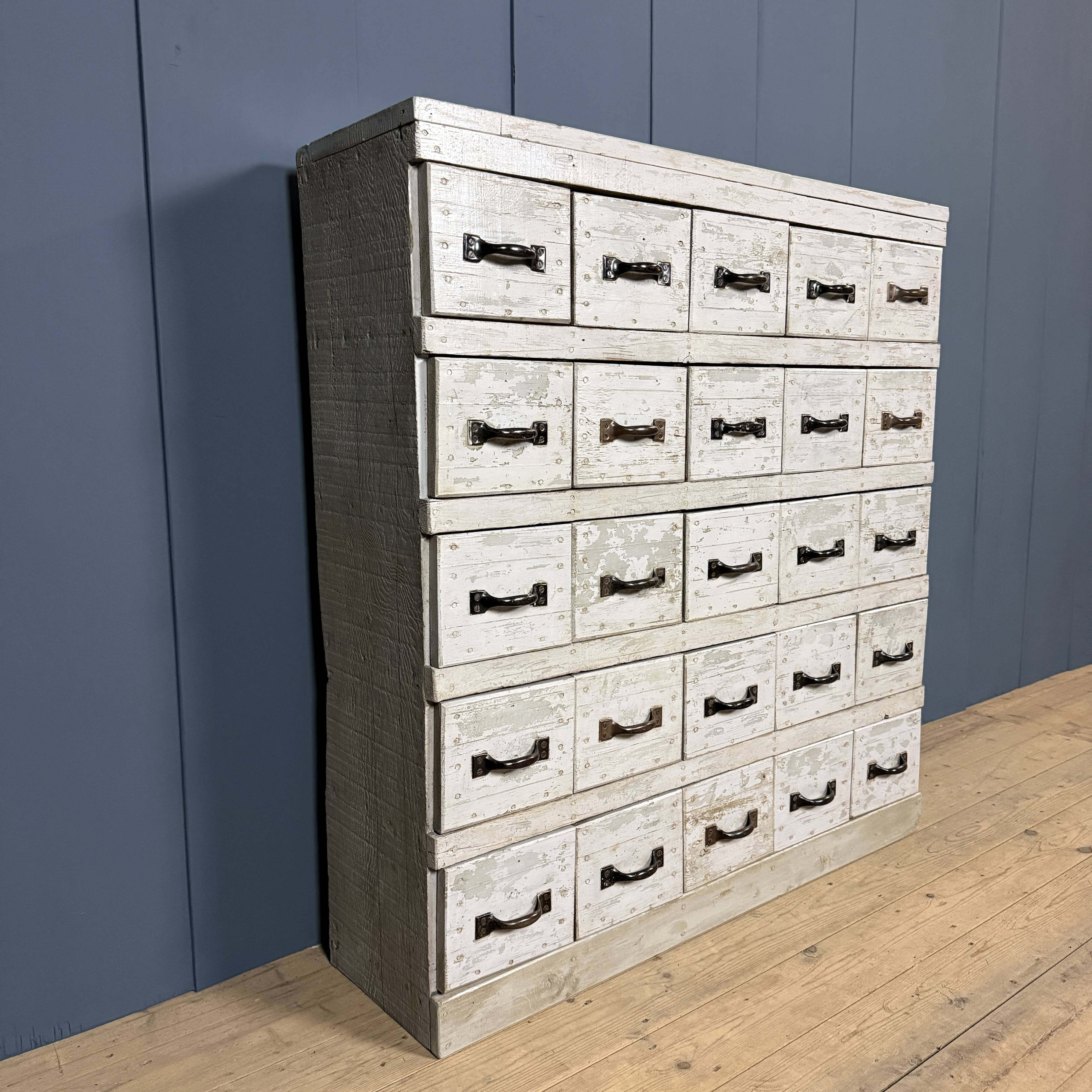 Old light grey workshop drawer cabinet with 25 drawers