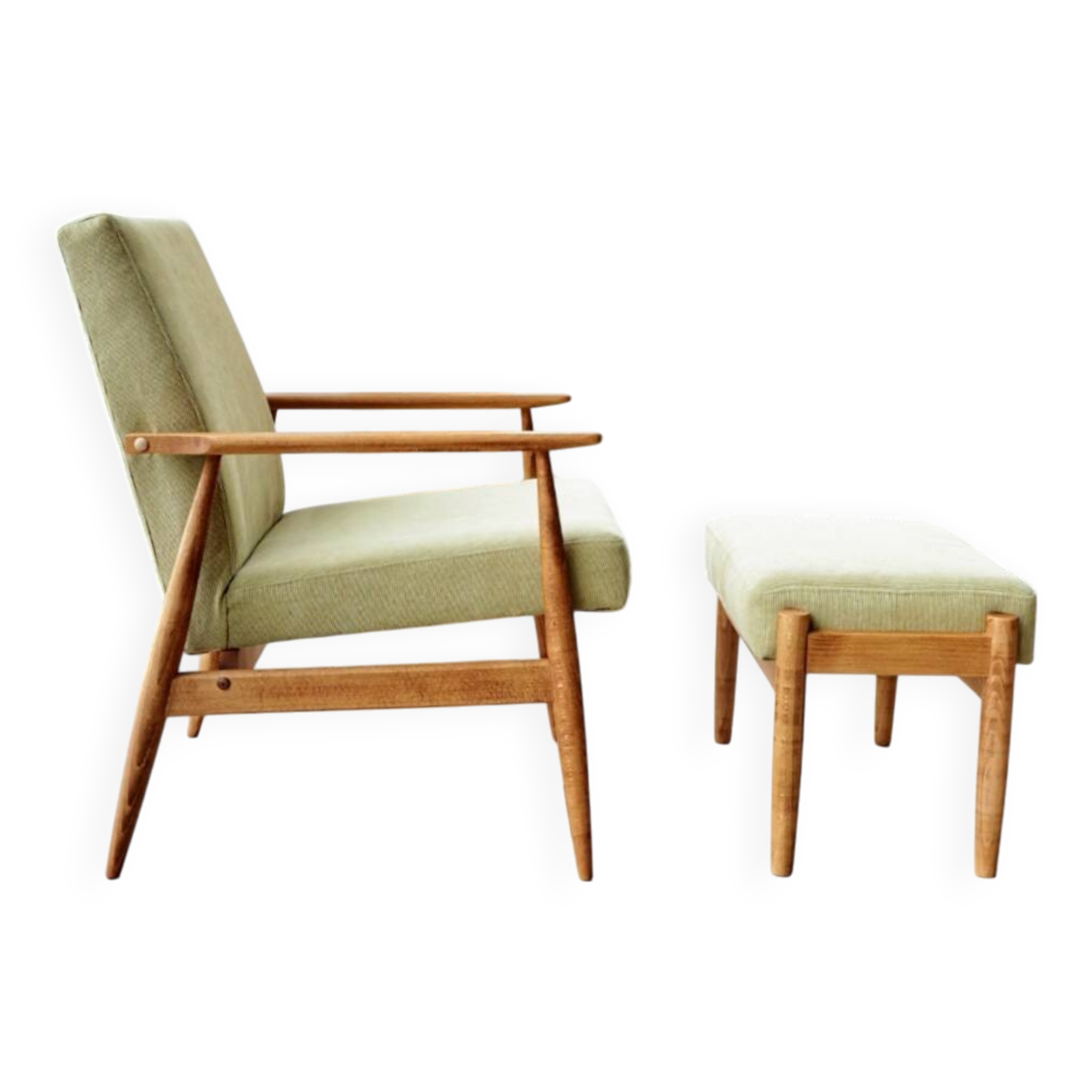 Fauteuil scandinave en bois avec repose-pieds vert olive
