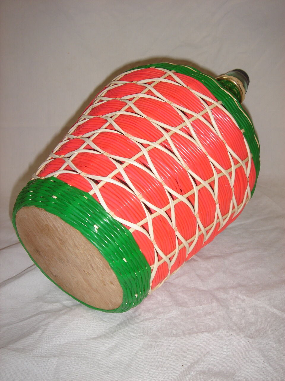 Bouteille scoubidou datant des années 1960/1970