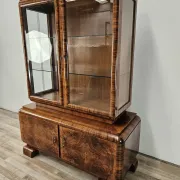 French Art Decò display cabinet from the 1940s in walnut