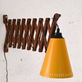 Lamp with extendable arm