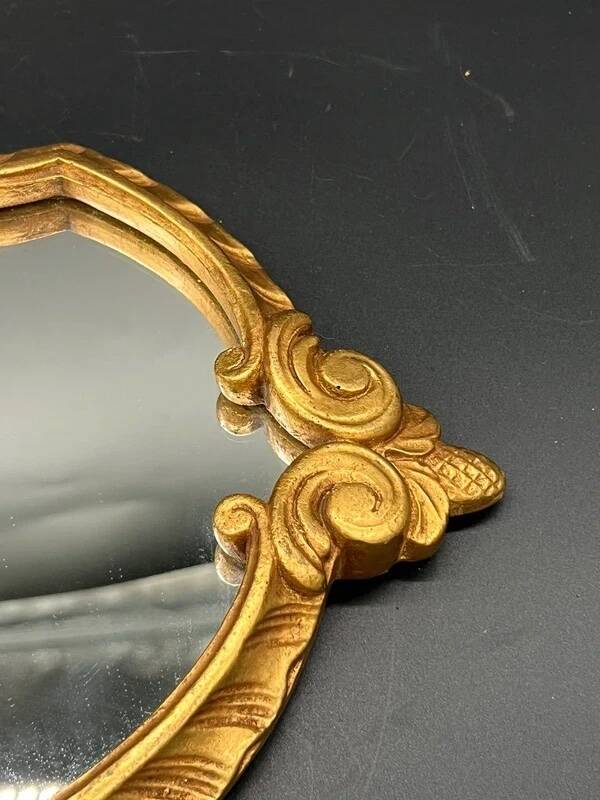 Miroir style baroque – bois doré sculpté – volutes et coquille