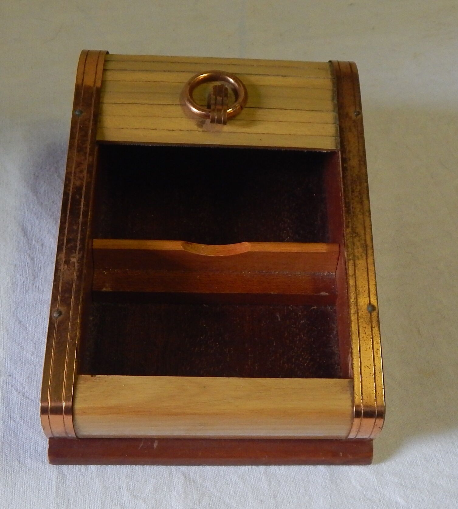 Boîte vintage en bois pour cartes et jetons