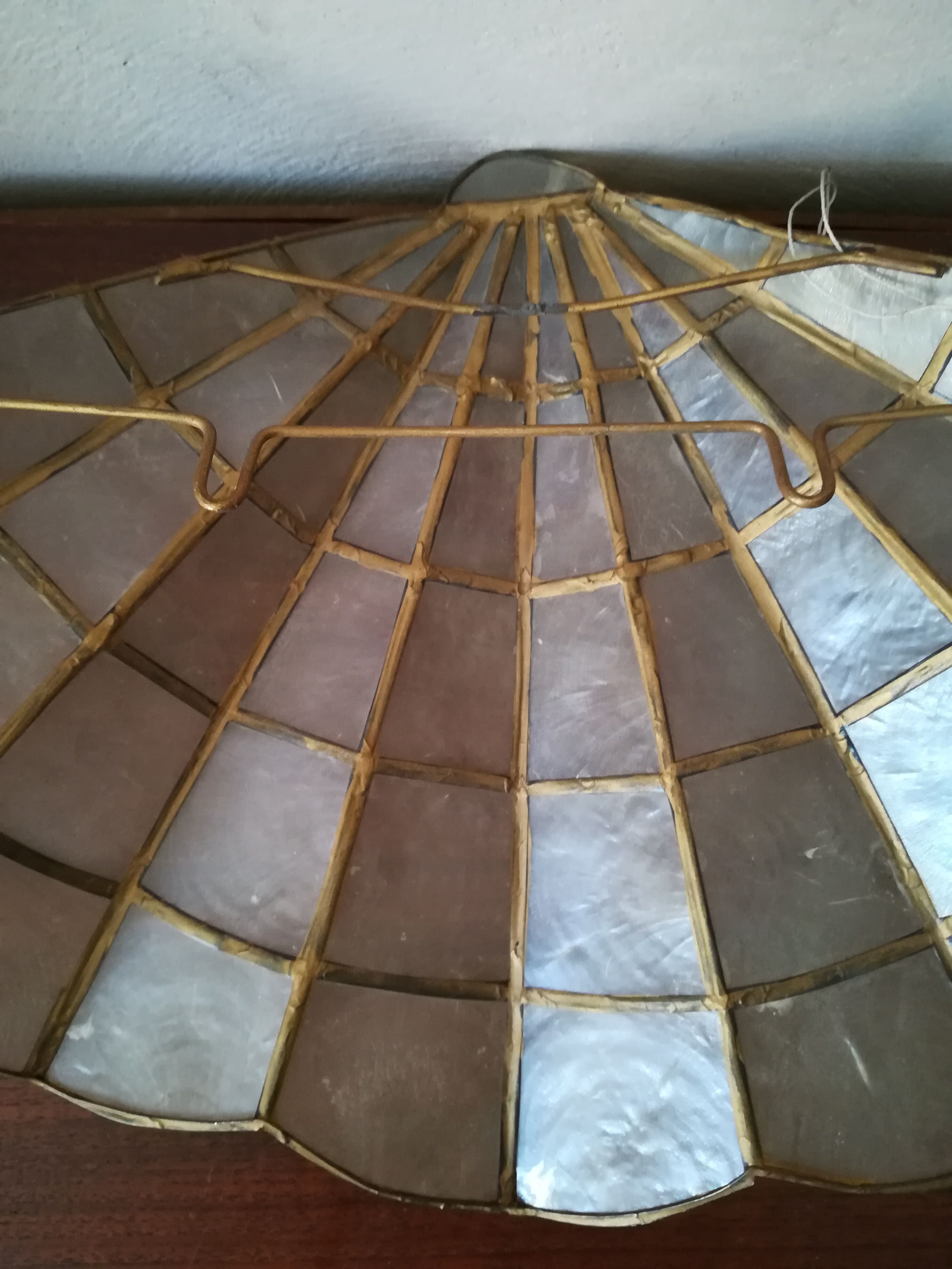 Sconce in mother-of-pearl and brass