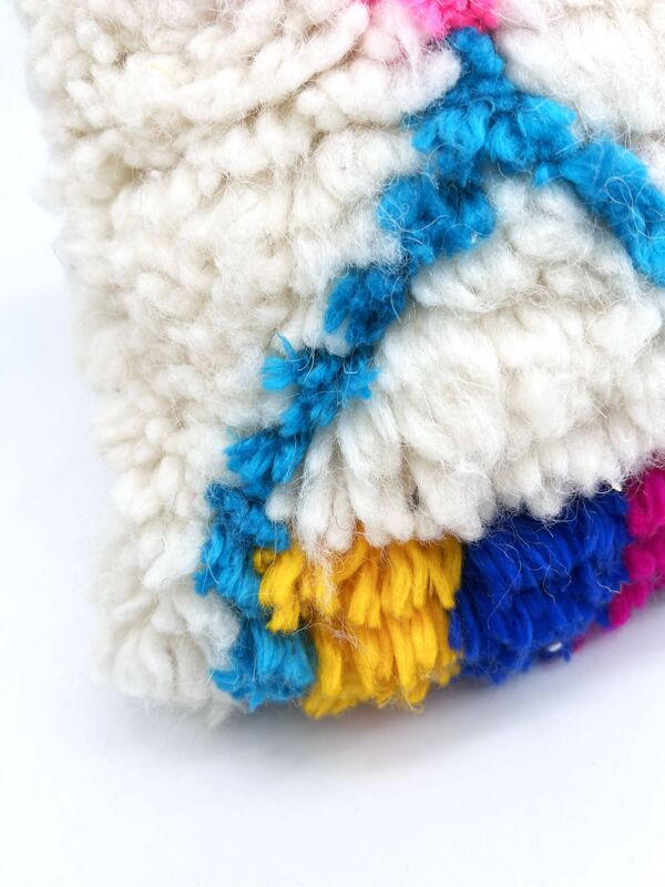 Housse de coussin berbère marocain Azilal à motifs colorés 55x35cm