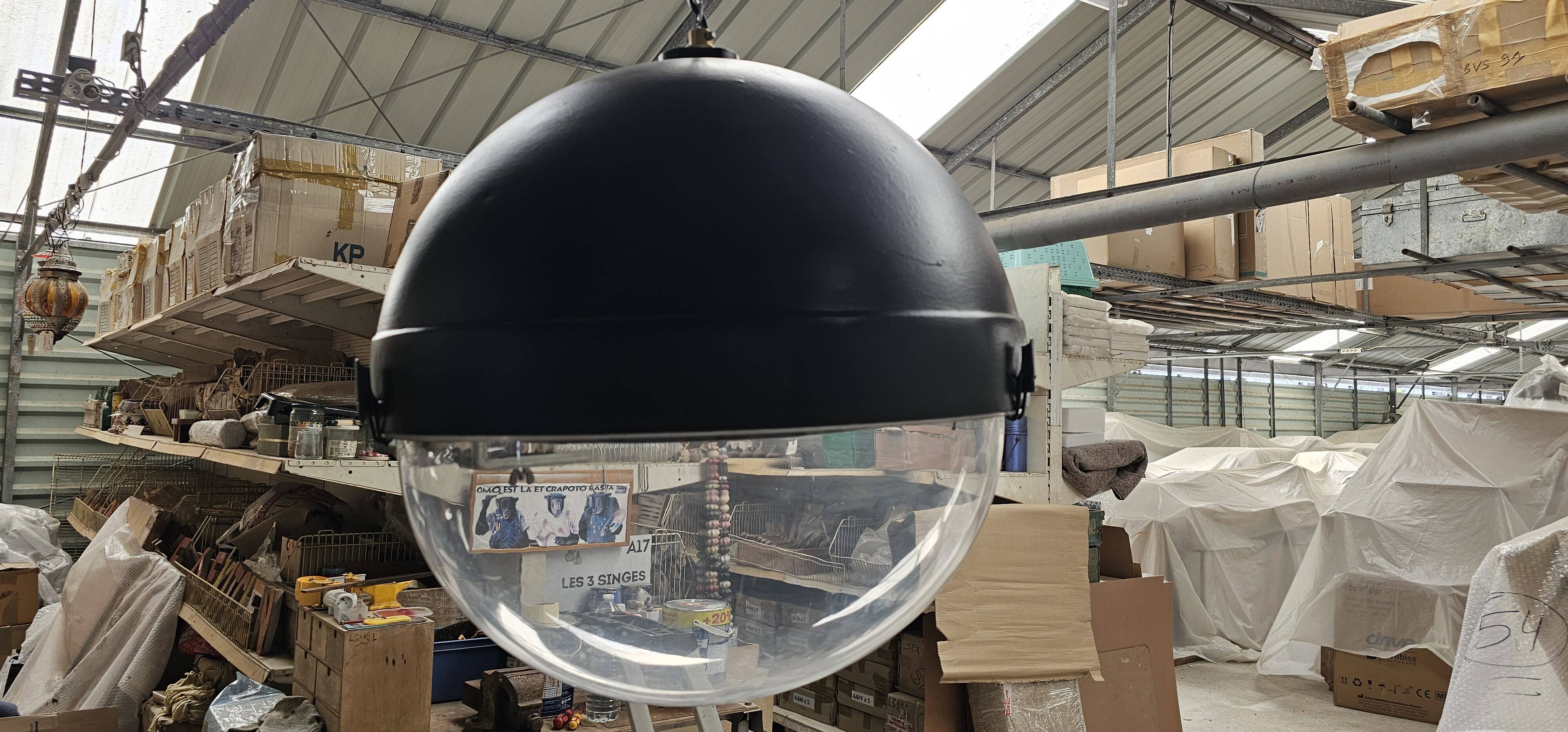 Old lantern - public lighting suspension of the city of Paris