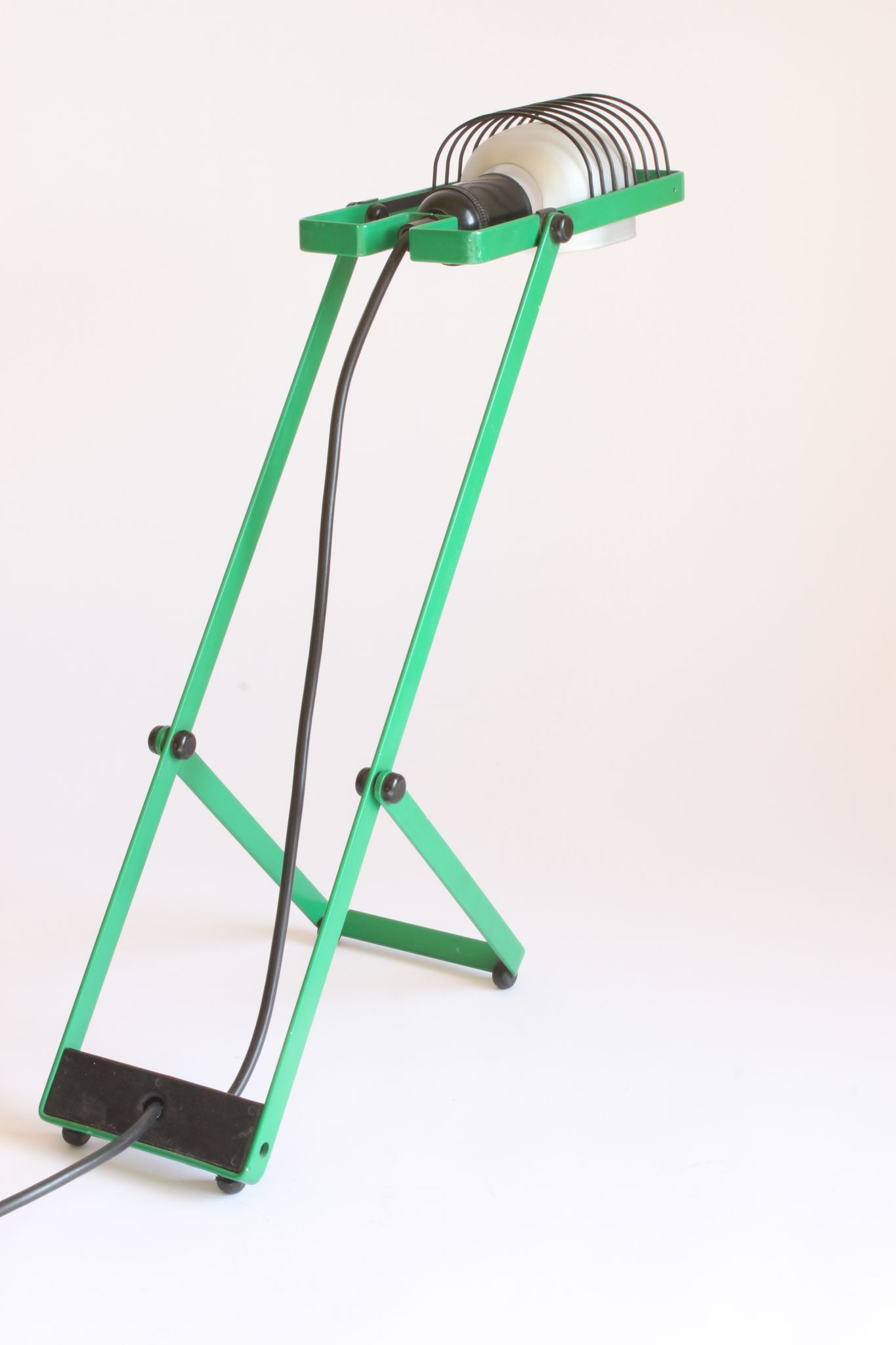 Lampe de table verte « Sintesi » d’Ernesto Gismondi pour Artemide, 1976.