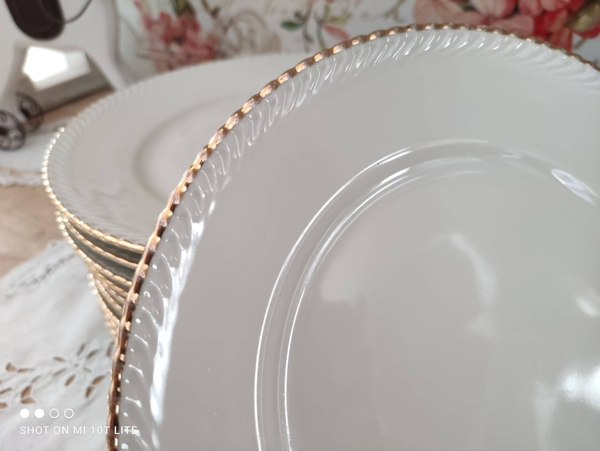 Set of 11 flat plates in porcelain Bavaria beige bordered gold model Jutta