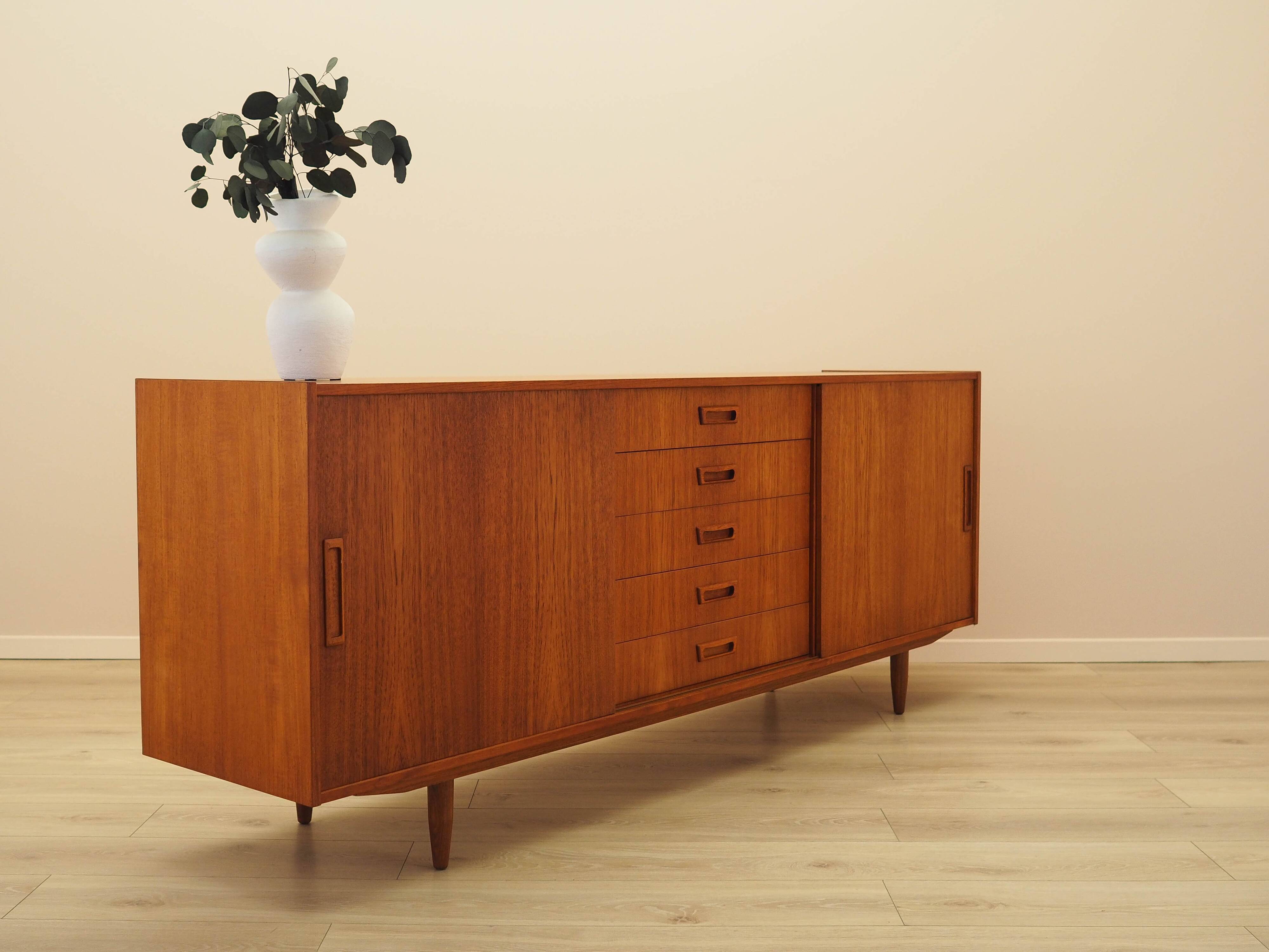 Teak sideboard, Danish design, 1970s, manufacturer: Vemb Møbelfabrik