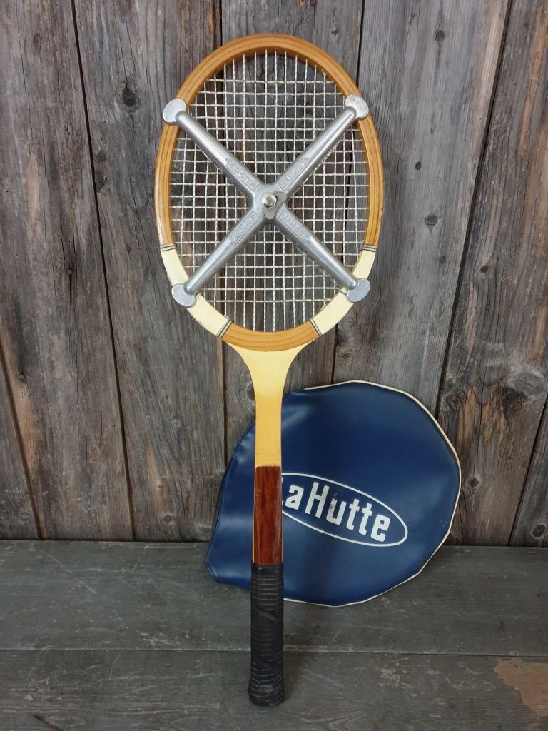 La hutte tennis racket