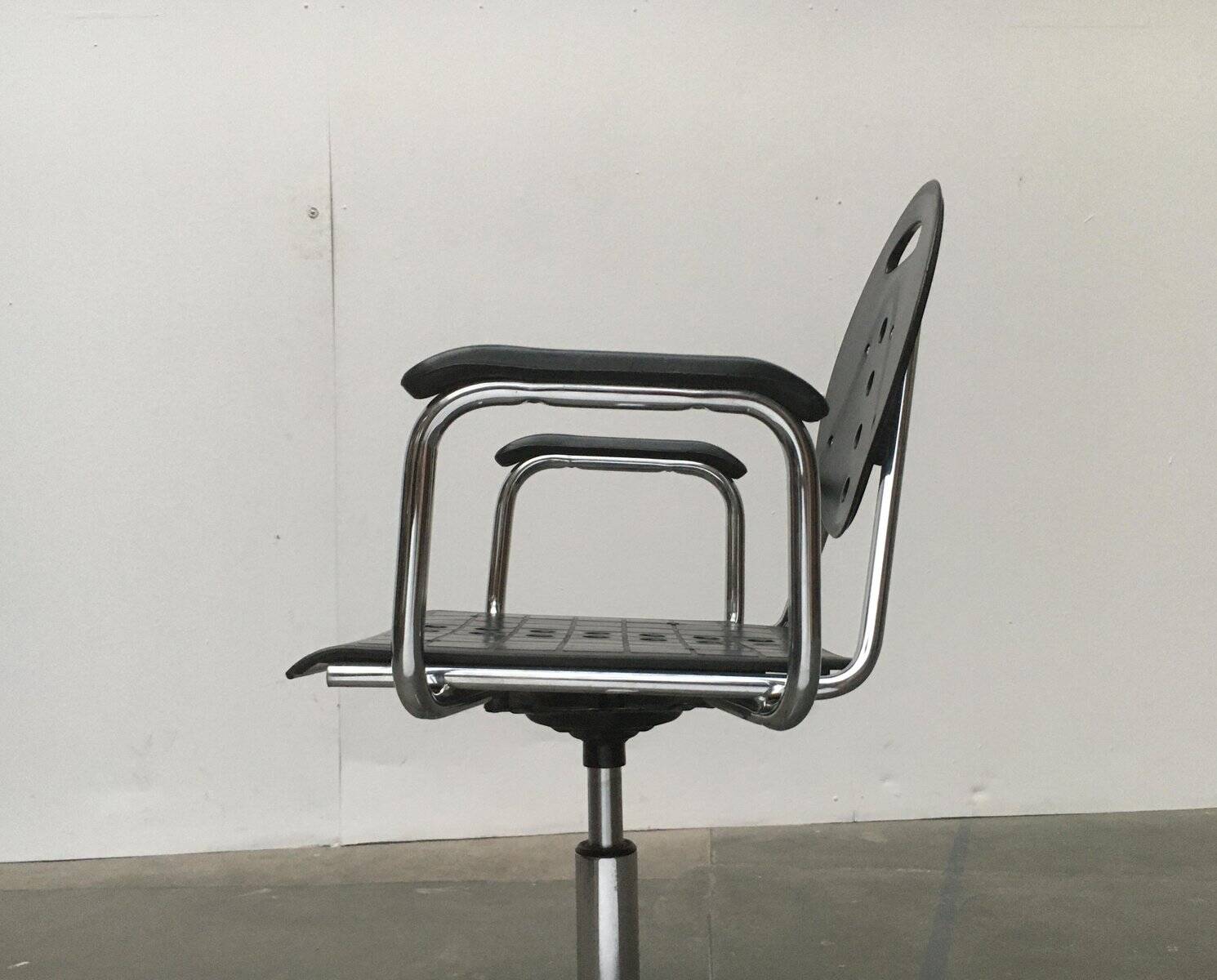 Postmodern Italian swivel chair Charlie by Carlo Bimbi & Nilo Gioacchini for Segis, 1980s.