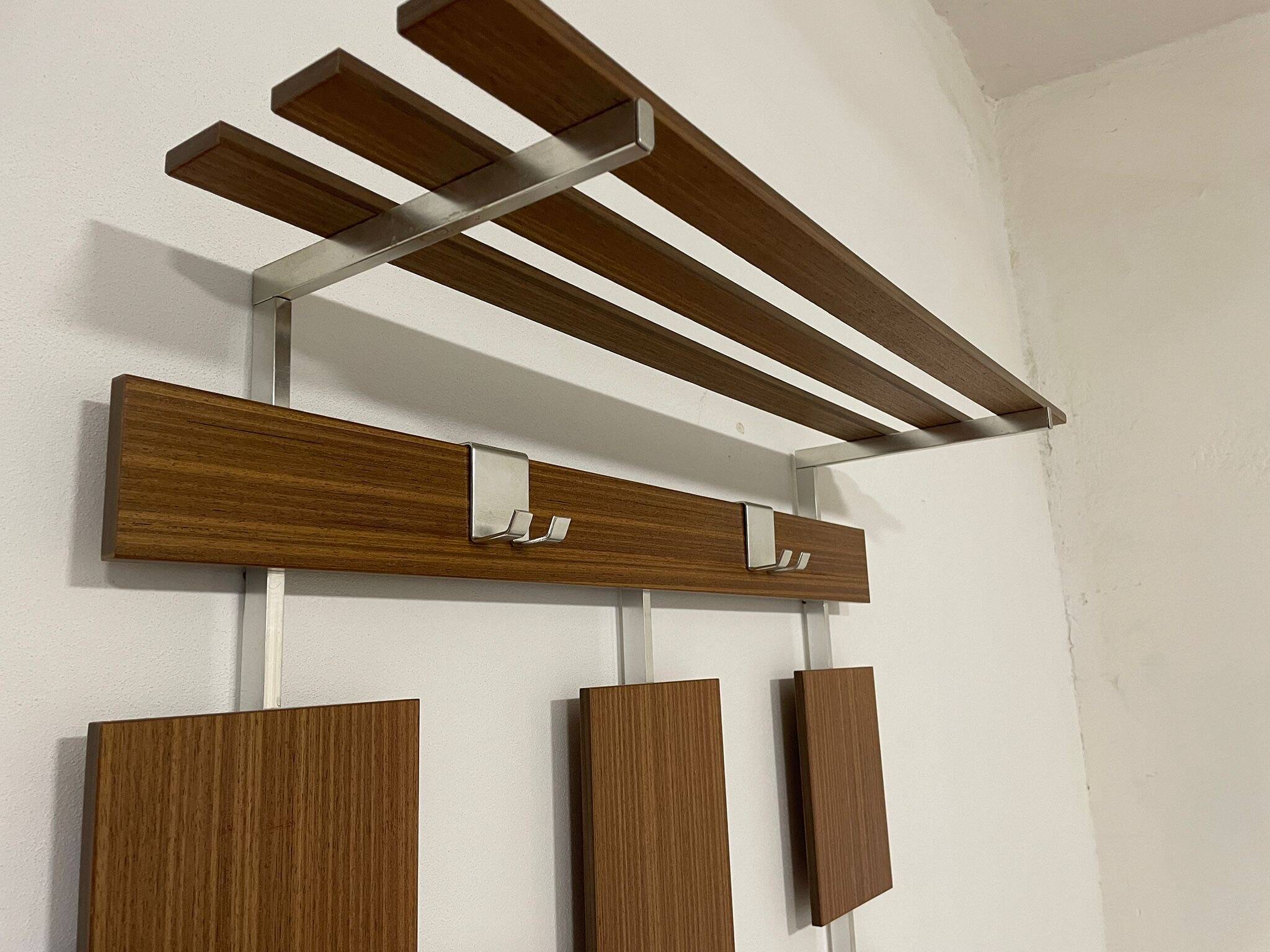 Wall coat rack
