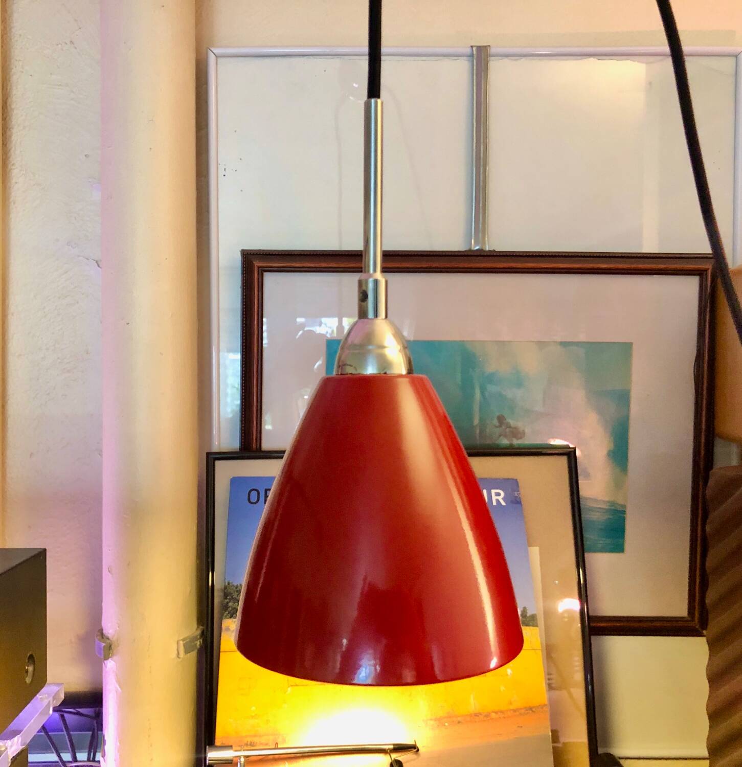 Long cable lacquered metal suspension