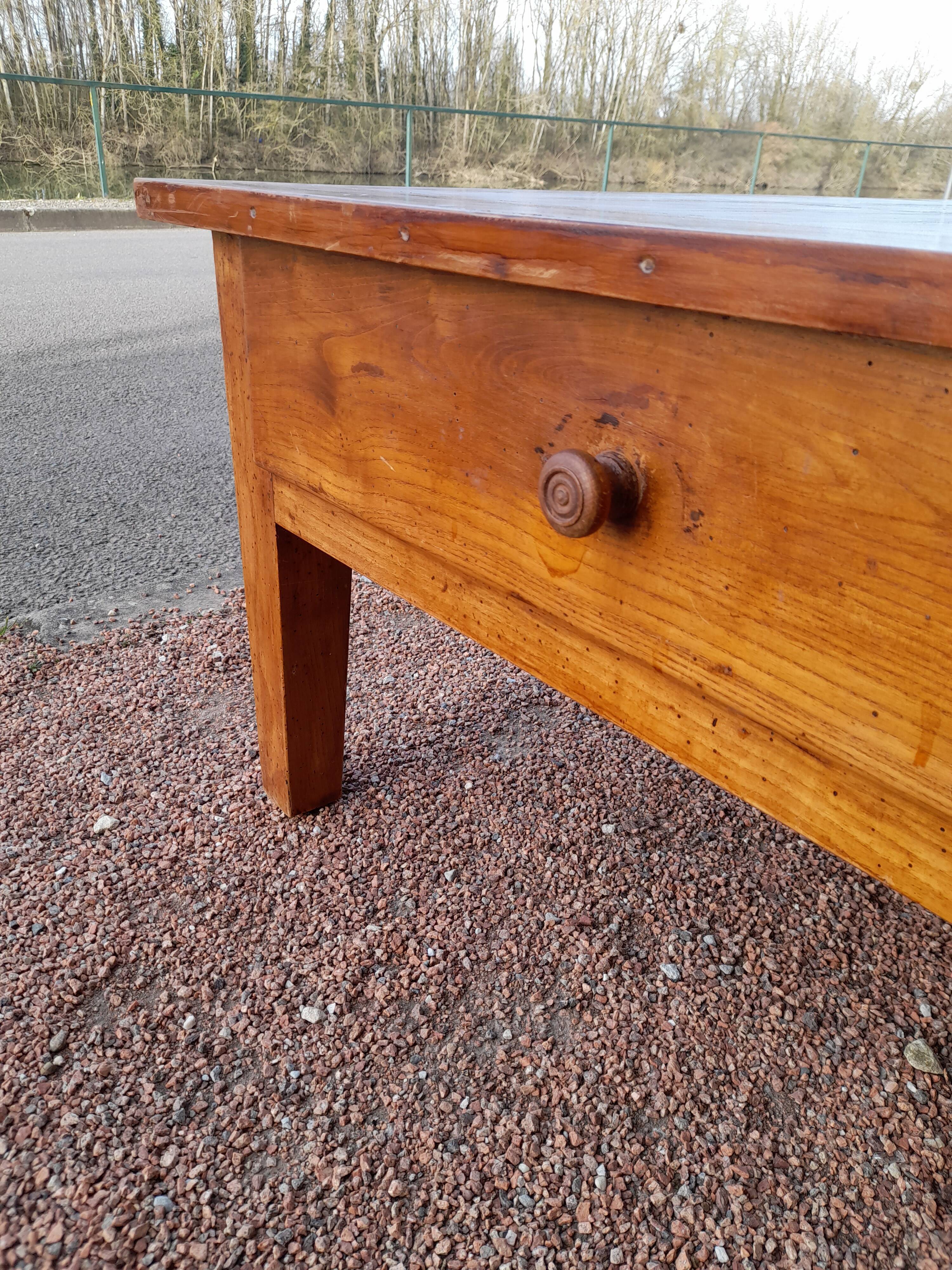 Rustic farm coffee table 3 drawers -1m72