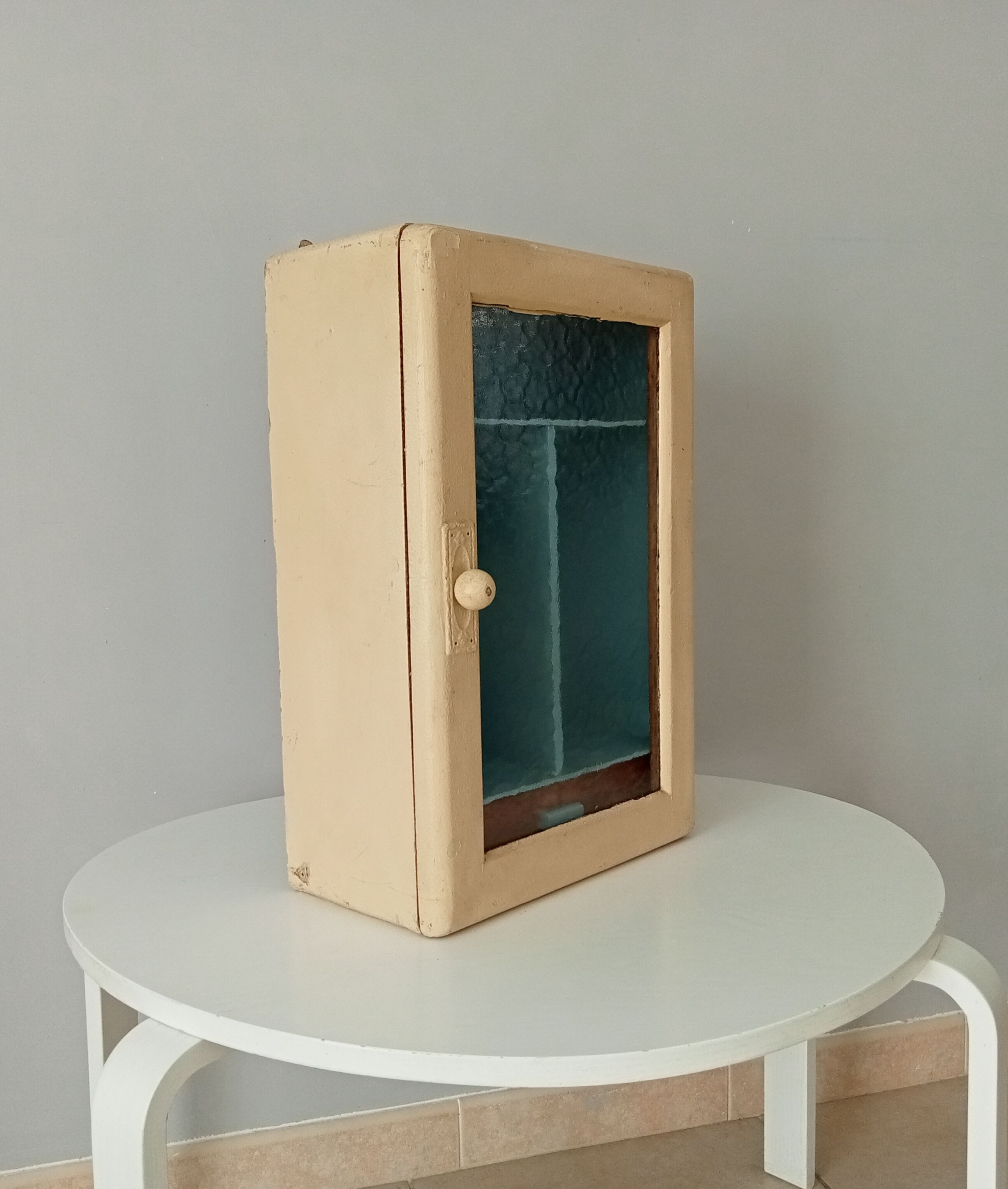 Glass medicine cabinet 50s