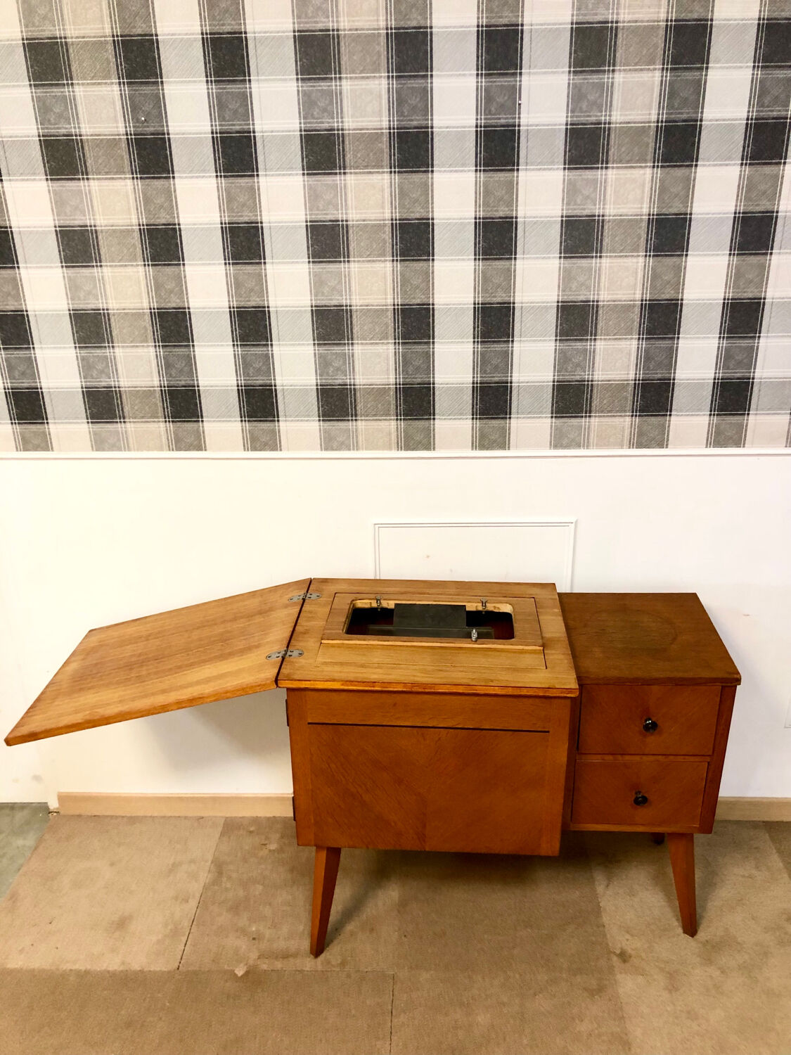 Scandinavian storage unit