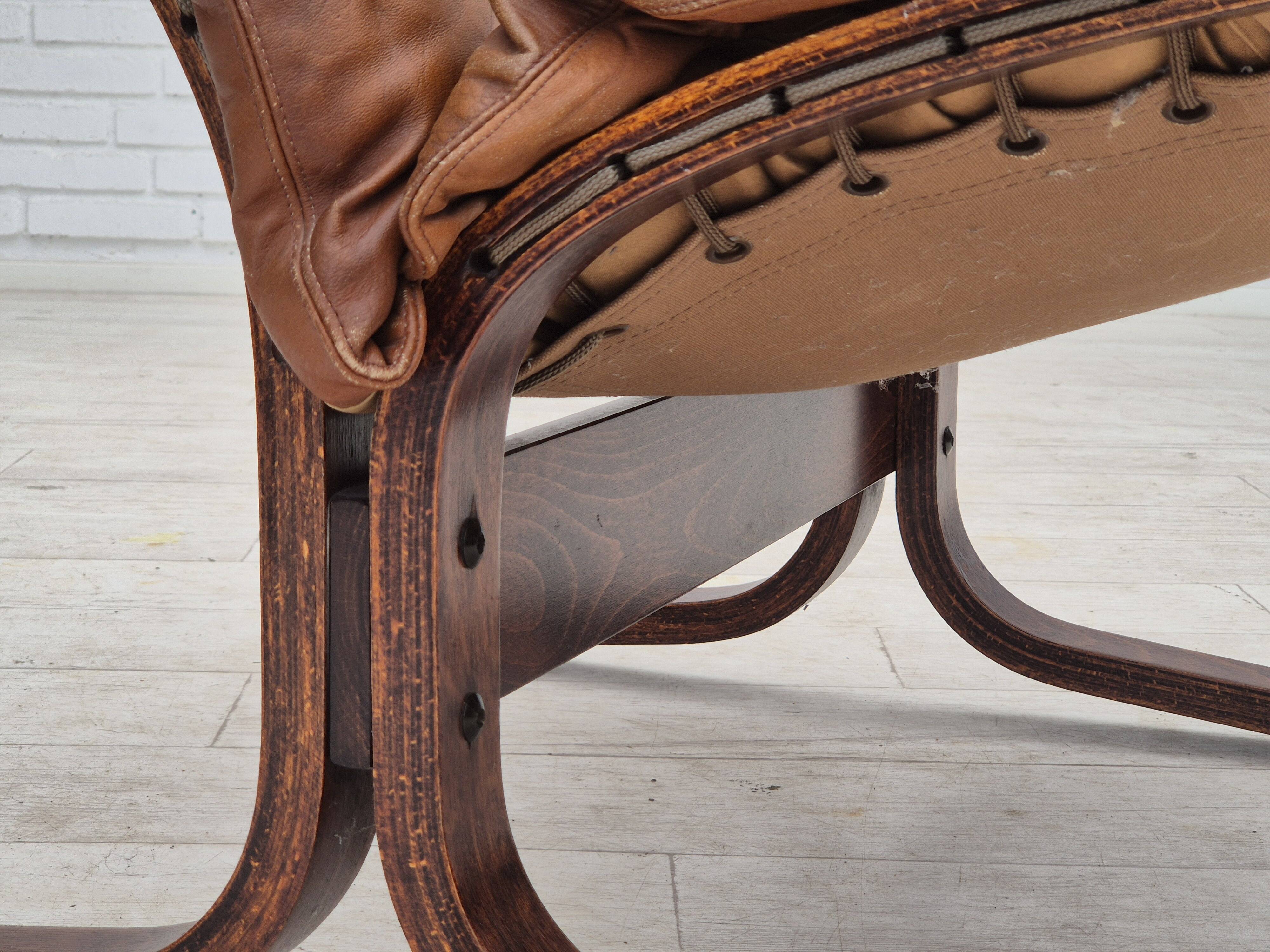 1970s, Norwegian design by Ingmar Relling, model "Siesta" for Westnofa, original condition.