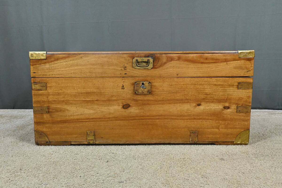Marine trunk in camphor wood, India – Late 19th century