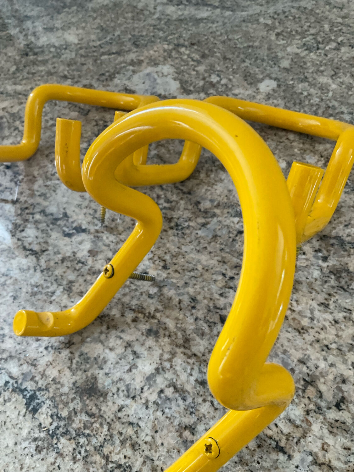 Série de 3 patères « Taka » par Cesar Rota Nodari Acerbis