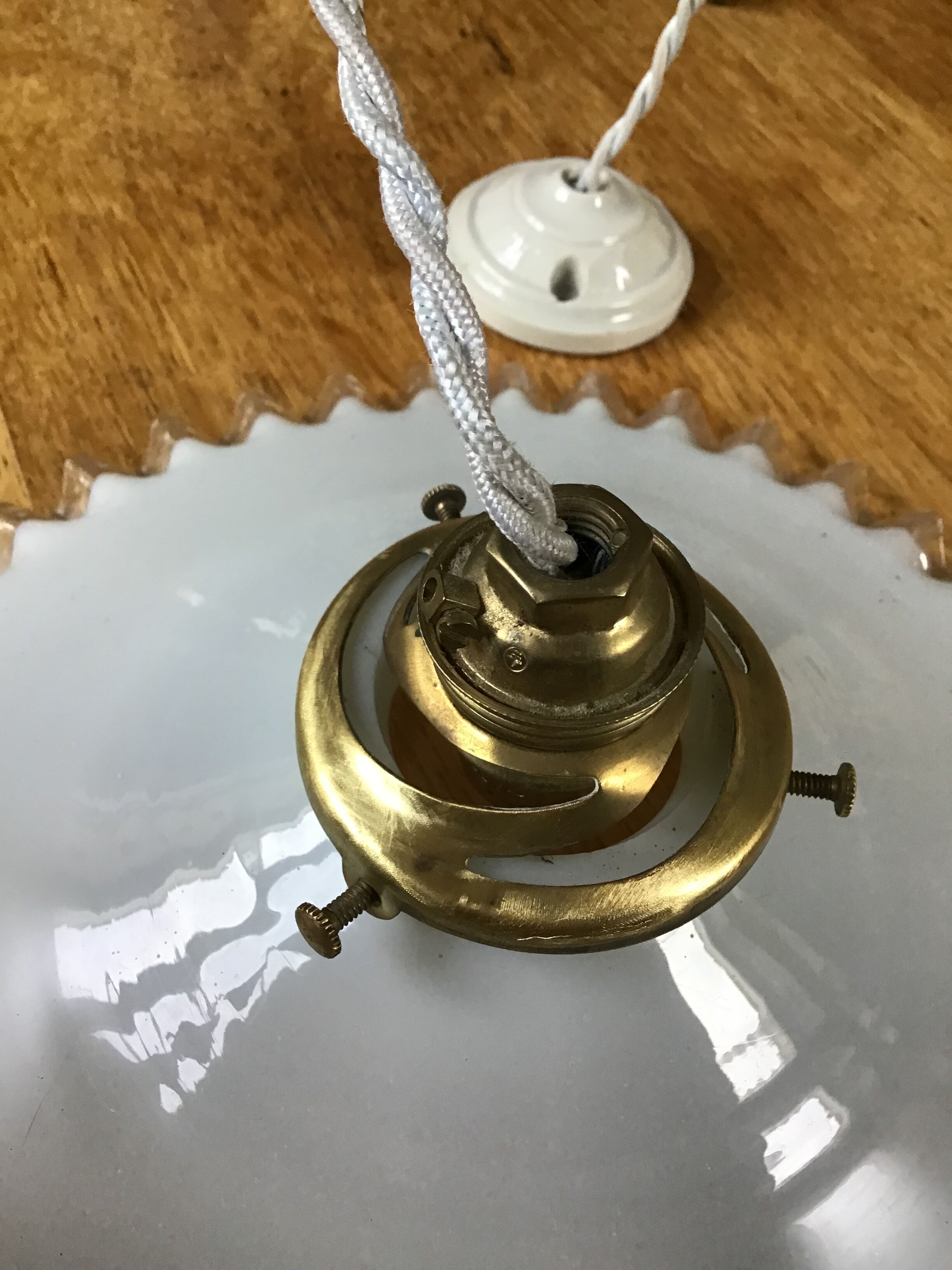 Suspension en opaline