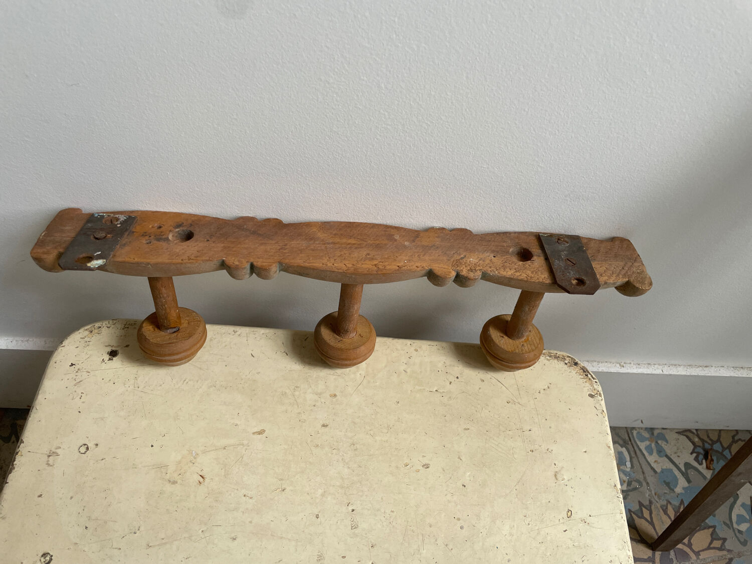Wall coat rack with 3 hooks