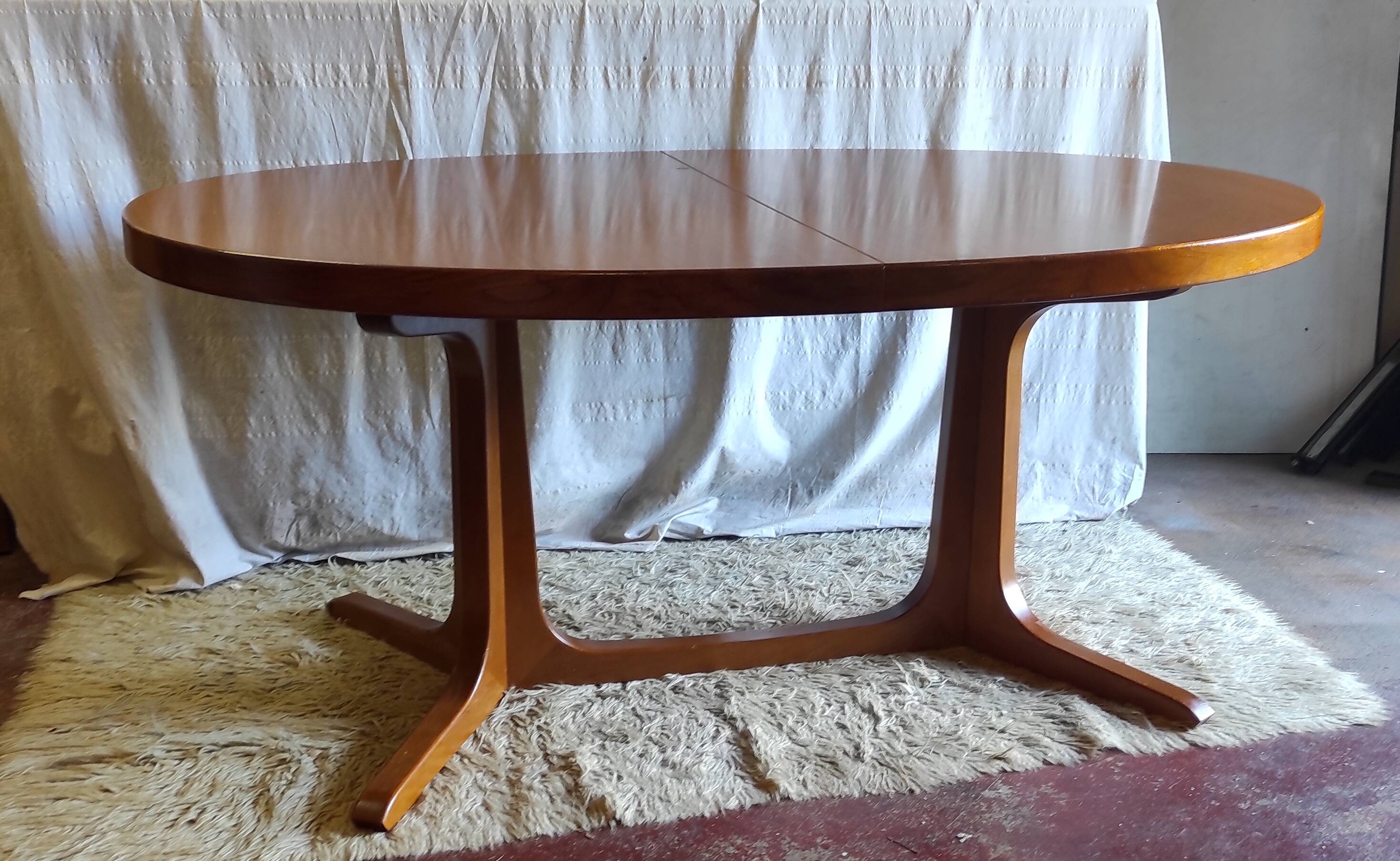 Table à manger ovale en teck - années 60/70