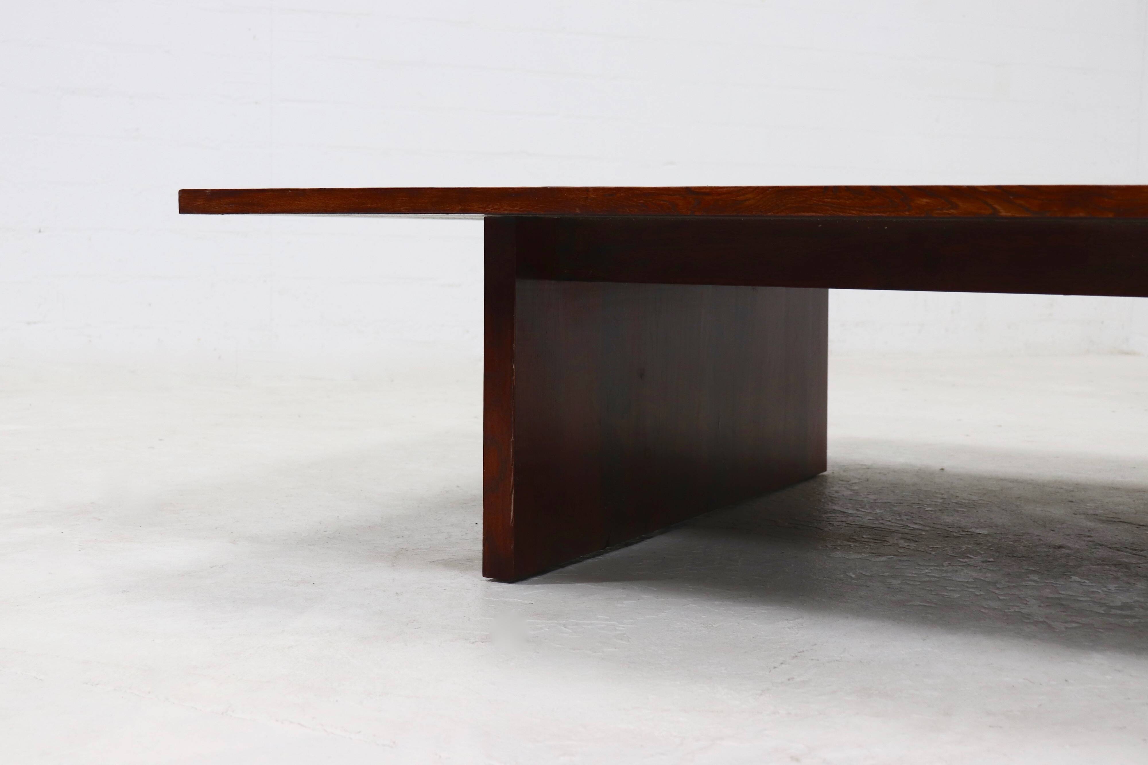 Grande table basse en bambou et bois belge des années 1980