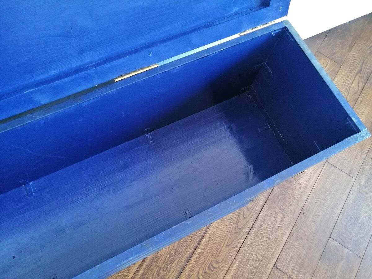 Coffre malle - banc en bois massif bleu Majorelle & laiton doré