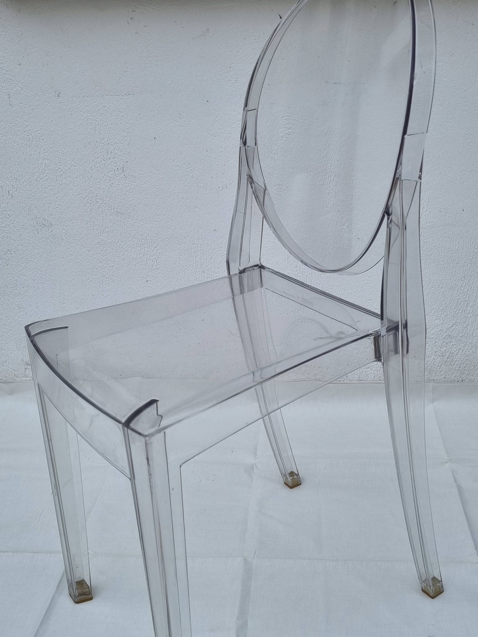 Chaise “Victoria Ghost” – design Philippe Starck pour Kartell