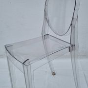 Chaise “Victoria Ghost” – design Philippe Starck pour Kartell