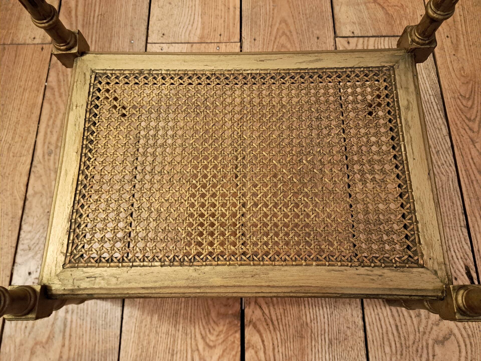 Table de salon style Louis XVI en bois peint