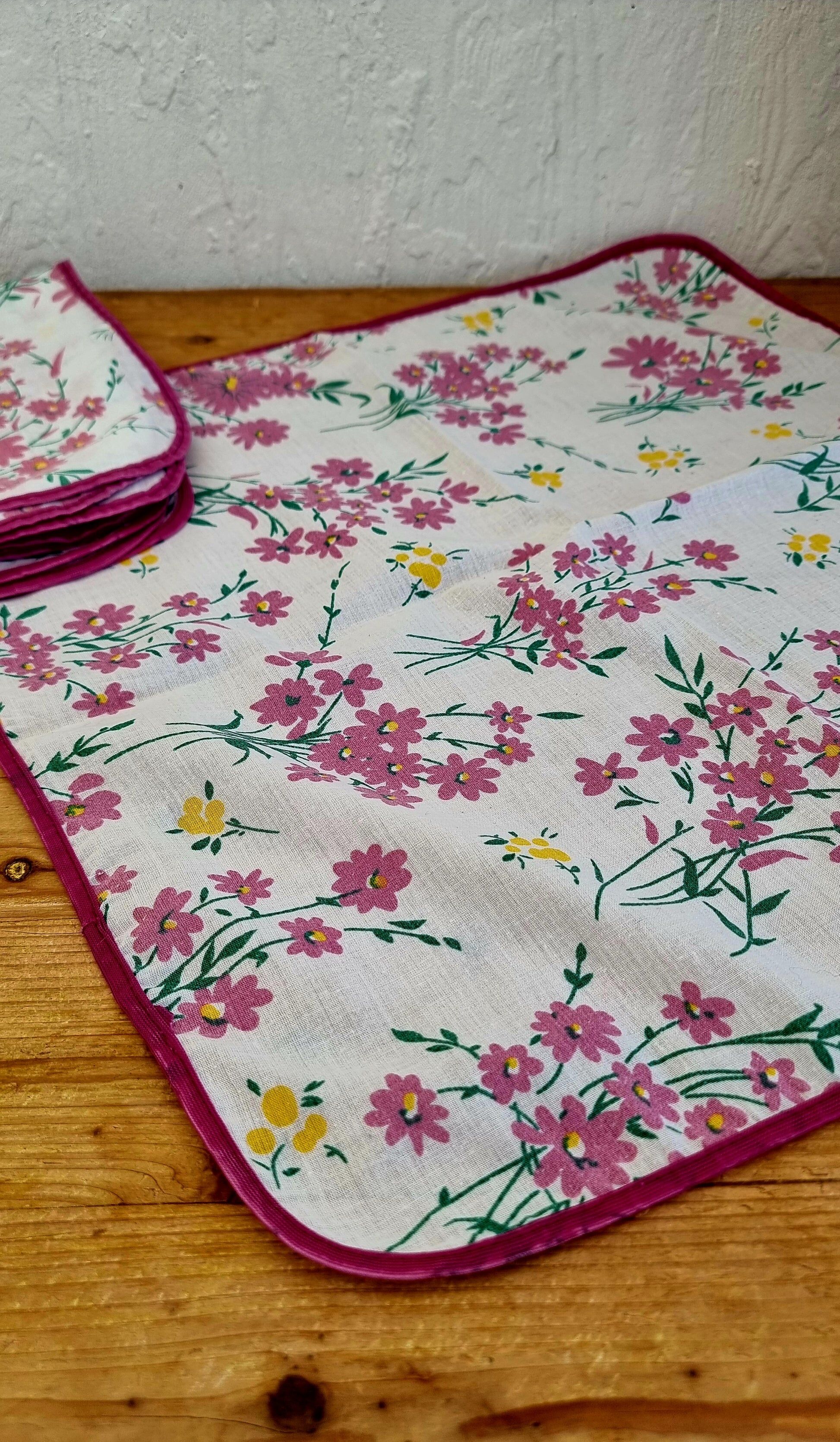 Set of 5 table napkins from the 1970s.