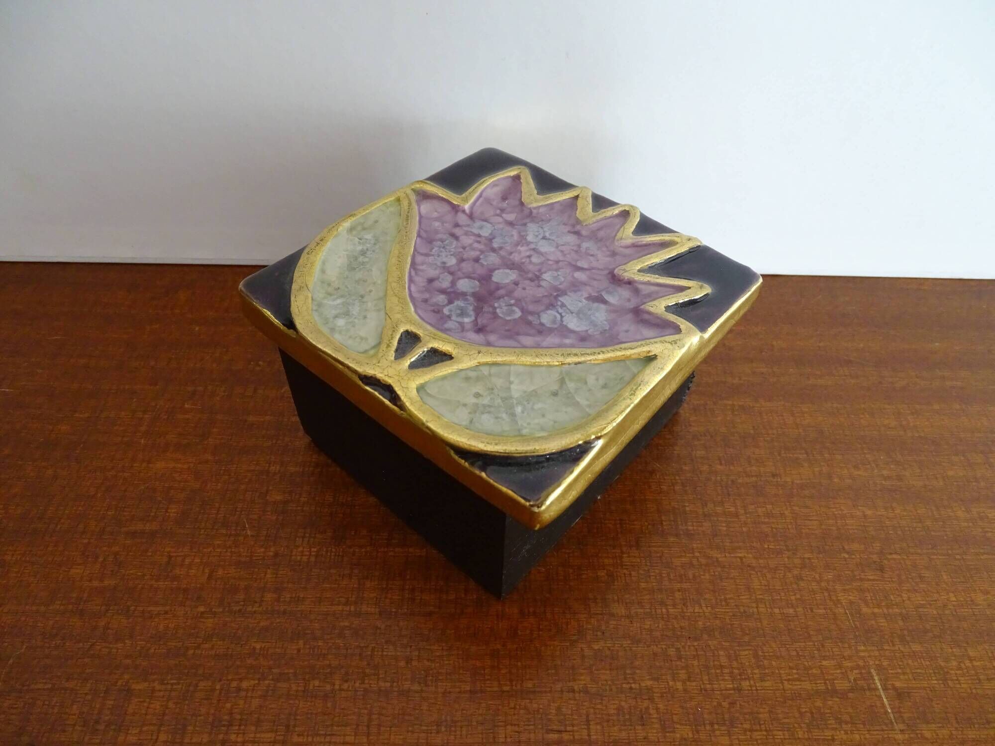 Mithé Espelt jewelry box 1960 - Ceramic and wood peony flower and gold decoration