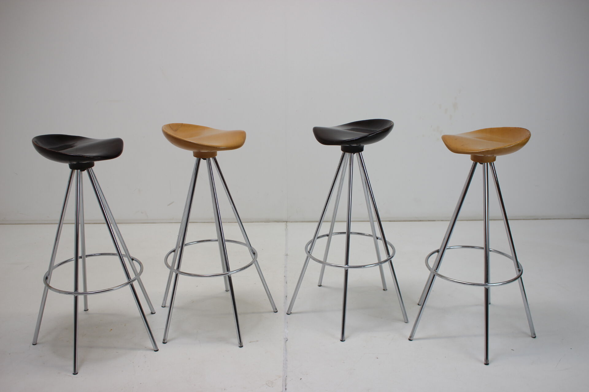 Set of Four Beech Jamaica Bar Stools by Pepe Cortés, 1990s