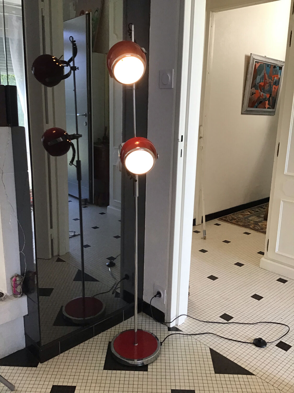 Eyeball floor lamp